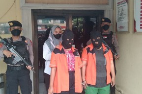 Penampakan Ibu Penganiaya Anak Kandung hingga Tewas di Surabaya