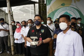 Support Pertanian Modern, Mas Dhito Fasilitasi Drone untuk Petani Milenial