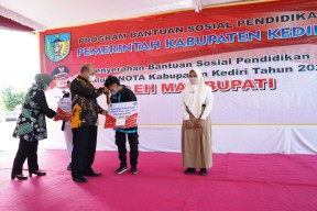 Tak Ingin Ada Warga Kediri Putus Sekolah, Mas Dhito Kucurkan Bantuan Pendidikan
