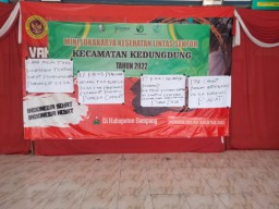 Buntut Pemecatan 6 Perangkat Desa di Sampang, Warga Segel Kantor Kecamatan