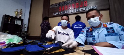 Ojol Diamankan Gegara Kirim Sandal ke Lapas Banyuwangi, Ternyata Berisi Sabu
