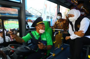 Khofifah Gratiskan Tarif Bus Trans Jatim saat Peringatan Hari Pahlawan 2022