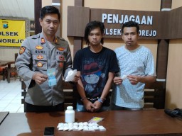 Pemuda Pasuruan Dibekuk Polisi saat Ngopi, Kenapa?