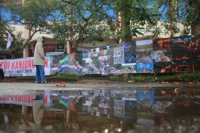 40 Hari Tragedi Kanjuruhan, JMR Bentangkan Banner Foto Jurnalistik Menolak Lupa