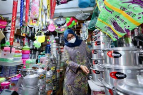 Bantu Warga Terdampak Banjir, Bupati Ipuk Giatkan Hari Belanja ke Pasar