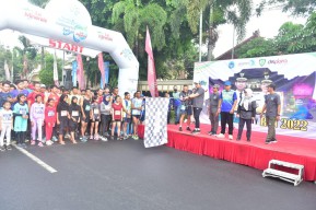 Ratusan Pelajar dan Pelari Profesional Semarakkan Lamongan City Run 2022