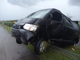 Penampakan Granmax Nangkring di Pembatas Jalan Tol Jombang-Mojokerto