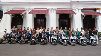 Molindo Hibahkan 20 Motor Ramah Lingkungan kepada Polrestabes Surabaya