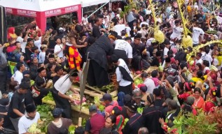 Keseruan Jabutan Tumpeng di Songgoriti Kota Batu