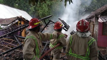 Rumah Penarik Becak di Jombang Ludes Terbakar, Baru Tahu Sepulang Kerja
