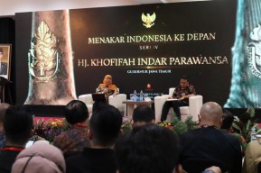 Khofifah Bagikan Semangat Kebhinekaan di Studium Generale 2022-2023 Ubaya