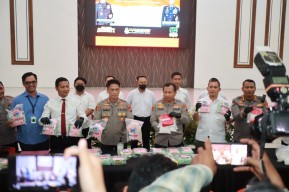 Peredaran 36 Kg Sabu dan 15 Ribu Ekstasi dari Malaysia-Laos ke Jatim Digagalkan