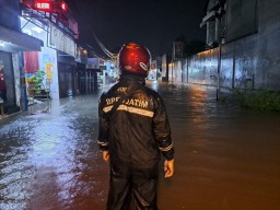 Jalur Alternatif Peterongan-Jombang Ditutup Akibat Banjir