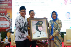 HUT PGRI, Ning Ita Ajak Guru Tekan Kenakalan Remaja