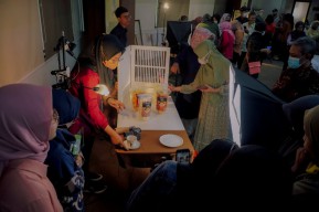 Pelaku UMKM Surabaya Dibekali Trik Fotografi Produk dan Pembuatan Marketplace