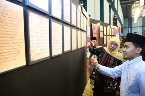 Khofifah Babat Alas Kenalkan Turats Ulama Nusantara dan Kontribusinya pada Dunia