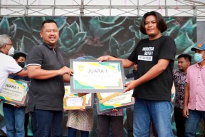 Milenial Gresik Ini Menangi Lomba Petani Muda Inovatif Berkat Melon