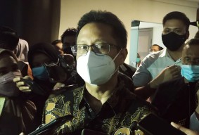 Menkes Bicara Melonjaknya Kasus Covid-19: Ortu Belum Vaksin dan Booster, Paksa