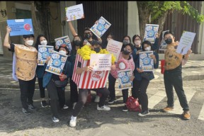 Unik, Baju Mahasiswa Ubaya saat Kampanye Diabetes di Surabaya