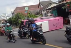 Minibus Terbalik di Bojonegoro, Dua Luka Parah