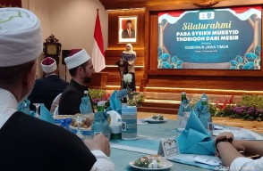 Khofifah Bahas Misi Perluasan Dagang dan Pendidikan Bersama Ulama Al-Azhar Kairo