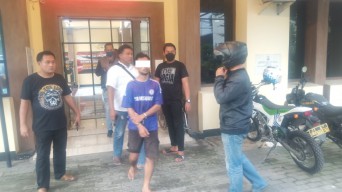 Jambret HP Tersungkur dari Motor saat Kabur, Dihajar Massa hingga Babak Belur