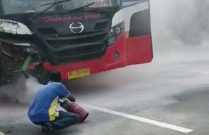 Bus Harapan Jaya Tabrak Pemotor di Jombang, Korban Tewas Terlempar