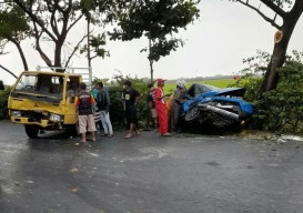 Truk dan Mobil Adu Moncong di Bojonegoro Satu Tewas, Ini Identitas Korban