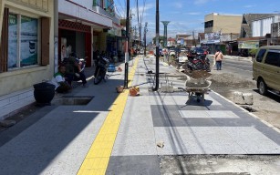 Banyak Tiang di Jalur Disabilitas Pedestrian Urip Sumoharjo, Ini Kata LKSA