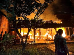 Rumah Penjual Jajanan di Ponorogo Ludes Terbakar, Dugaannya Pilu