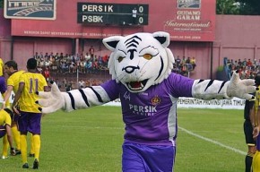 Kisah Dua Saudara Pencari Tuhan di Balik Ikon Macan Putih Persik Kediri