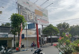 Papan Reklame di Jombang yang Bakal Dibongkar itu Izinnya Berakhir Sejak 2017