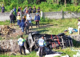 Pikap Tujuan Bali Terbalik di Tol Pasuruan, Pengemudi asal Surabaya Tewas