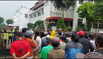 Pendemo Berkaos PDI Perjuangan Ikut Tuntut Armuji, Ini Kata Pengamat Politik