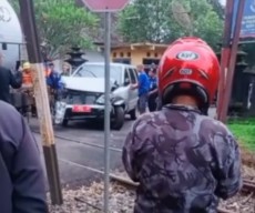 Mobil Plat Merah di Kota Malang 'Dicium' KA BBM, Begini Nasib Penumpangnya