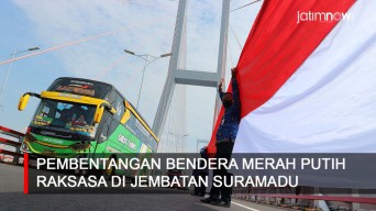 Video: Pembentangan Bendera Merah Putih Raksasa di Jembatan Suramadu