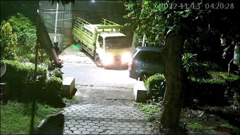 Komplotan Bandit Acak-acak Gudang Kasur di Surabaya, Curi Truk hingga Pikap