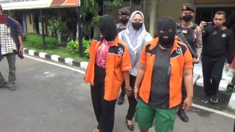 Ibu dan Teman Wanita Penganiaya Anak hingga Tewas Disebut Pasangan Lesbian