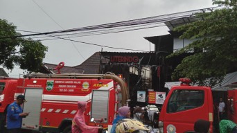 Sulut Korek Api Sambar Pelumas, Percetakan Ludes Terbakar