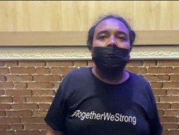 Seorang Pemotor Terluka Dipukuli Massa Buruh yang Demo UMK di Surabaya
