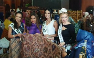 Miss Universe Switzerland Lelang Batik Tulungagung, Bantu Korban Gempa Cianjur