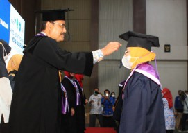 Ketika, 160 Lansia Siswa Selantang di Kota Pasuruan Diwisuda