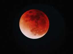 Fenomena Gerhana Bulan Total Terlihat di Surabaya, Jam Berapa?