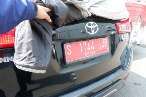 Kakek Tewas Tertabrak Mobil Pelat Merah di Lamongan