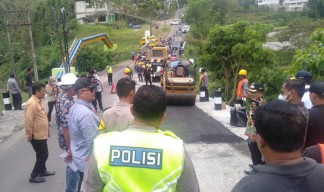 Akses Keluar Masuk Kota Batu yang Sempat Tertutup Longsor Bisa Dilalui Besok
