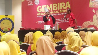 Ketika Ibu-ibu PKK di Surabaya Memasak Sambil Belajar Cara Cegah Stunting