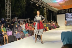 Gelaran Fashion DSF 7 di Kota Kediri Libatkan Model Tuna Rungu