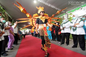 Tewas di Pohon Mangga, Fashion Week, Cabuli Anak di Bawah Umur