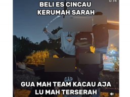 Viral Gerombolan Bocah Acungkan Sajam Disebut di Mojokerto, Gangster?
