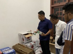 Polisi Gerebek Gudang Koperasi di Kediri, Sita Ratusan Botol Miras